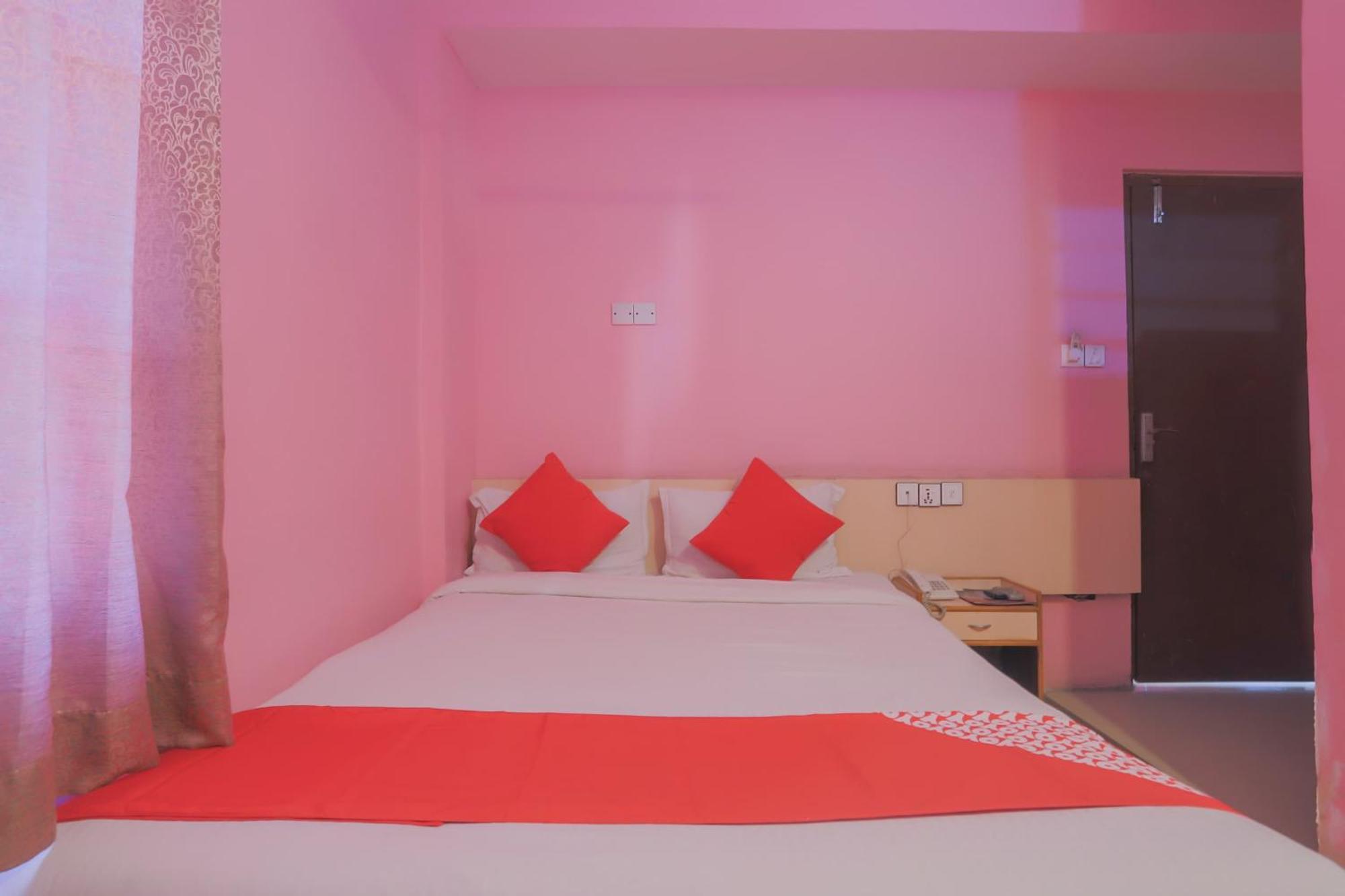 Oyo 789 Hotel Shivam Plaza Katmandú Exterior foto